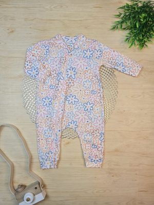Macacão Bebê Longo Canelado Com Zíper – Florzinhas Coloridas